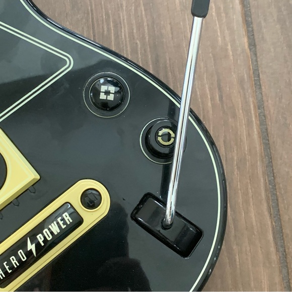 Activision Guitar Hero Guitar Wireless Controller #CE0700 No Dongle - Picture 2 of 6